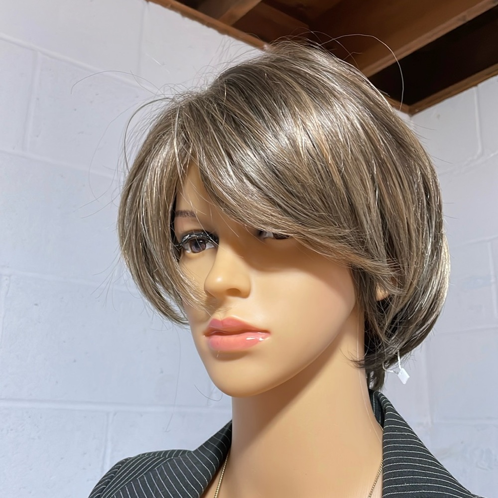 NWT short brown wig dimension pixie wig blonde lights approx 10” 130d weft cap
